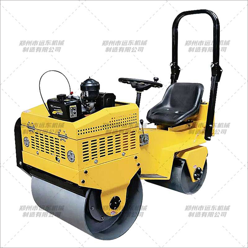 850型座駕雙輪振動(dòng)壓路機(jī)(圖1) 850型座駕雙輪振動(dòng)壓路機(jī)(圖1)