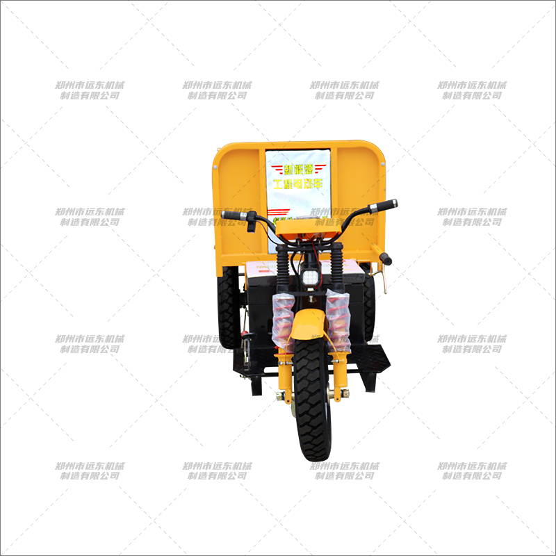 三開(kāi)門(mén)方斗三輪車(chē)(圖3) 三開(kāi)門(mén)方斗三輪車(chē)(圖3)